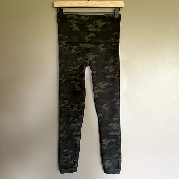 SPANX Look At Me Now Seamless Leggings Green Camo Size Medium High Rise Slimming - Picture 11 of 16